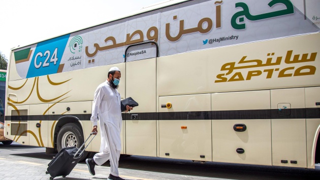 طلائع الحجاج تصل إلى مكة المكرمة