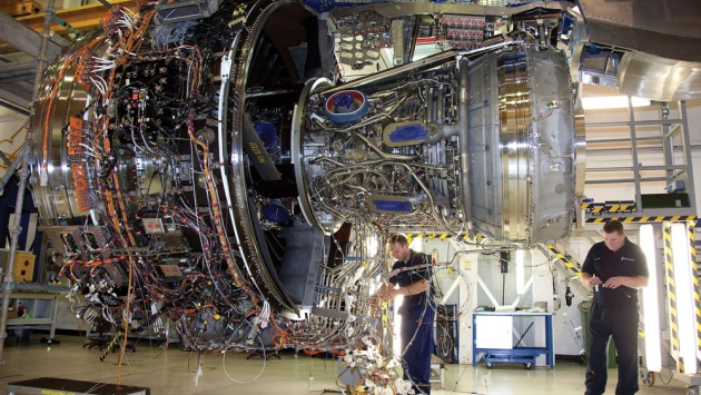 "رولز رويس" توقف أعمالها في مصنع يشهد إضرابا عن العمل 