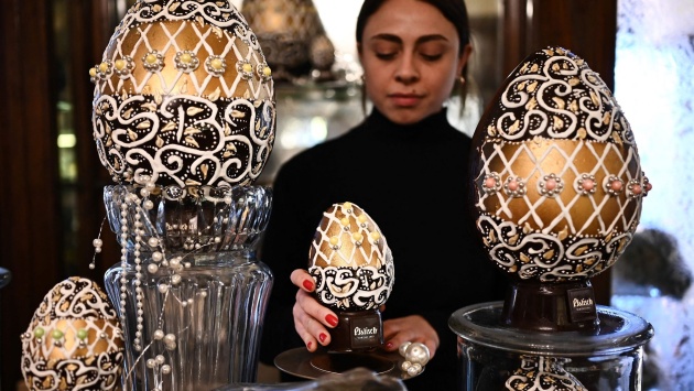 بيضة الملوك .. شوكولاتة مزخرفة بالذهب بـ 400 يورو