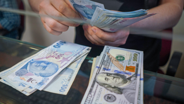 الضغوط التضخمية تهبط بالليرة التركية إلى مستوى قياسي .. 27.2 مقابل الدولار