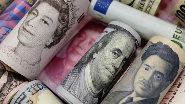 الدولار مستقر خلال عطلة أمريكية والإسترليني يتراجع