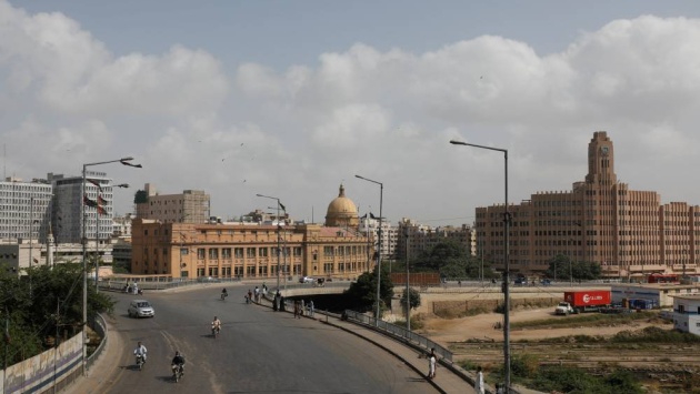 باكستان تعتزم رفع أسعار الكهرباء 20 % لتعزيز فرص قرض صندوق النقد