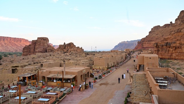 تحفيز حكومي للسياحة يقفز بعدد الزوار وحجم الإنفاق خلال النصف الأول 2024