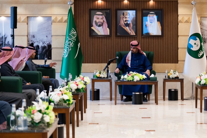 بعد ارتدائه ميسي .. مبيعات البشت تقفز من 8 إلى 150 يوميا في سوق واقف 