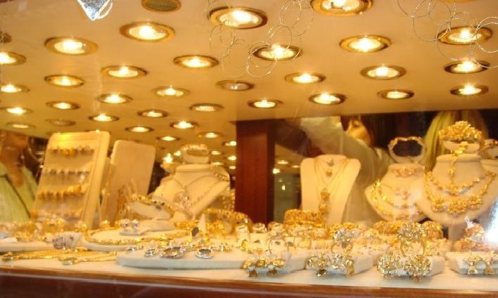 الذهب يحوم قرب أدنى مستوى في أسبوع بفعل صعود الدولار