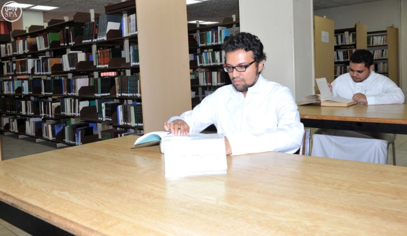 قصة مصورة: المكتبة العامة بالعاصمة المقدسة مركز إشعاع ثقافي