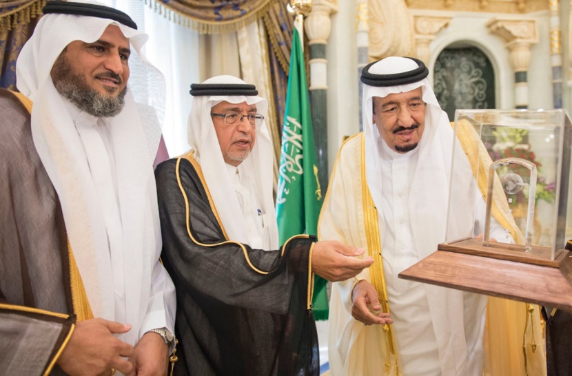 الملك يستقبل مسؤولي "التحلية" بعد حصدهم جوائز عالمية
