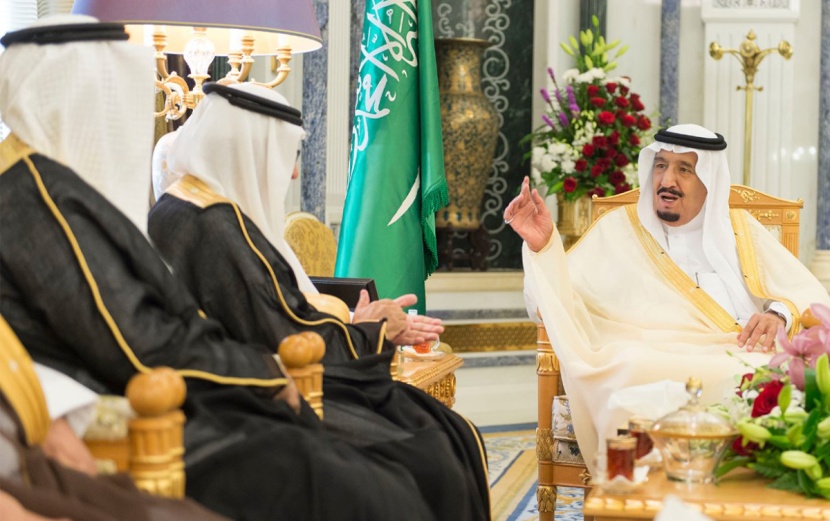 الملك يستقبل مسؤولي "التحلية" بعد حصدهم جوائز عالمية