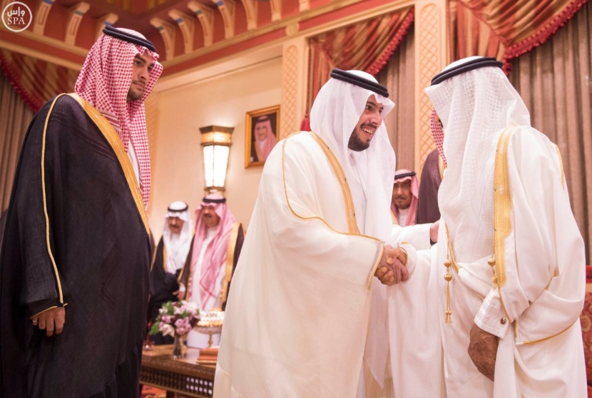 خادم الحرمين الشريفين يستقبل رئيس الوزراء البحريني
