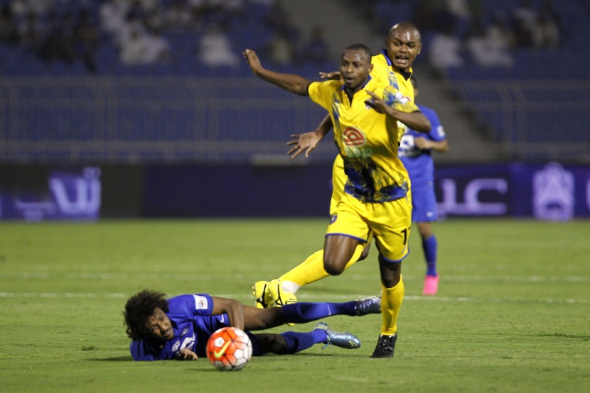 قصة مصورة: الهلال يستعيد صدارة الدوري بالفوز على التعاون