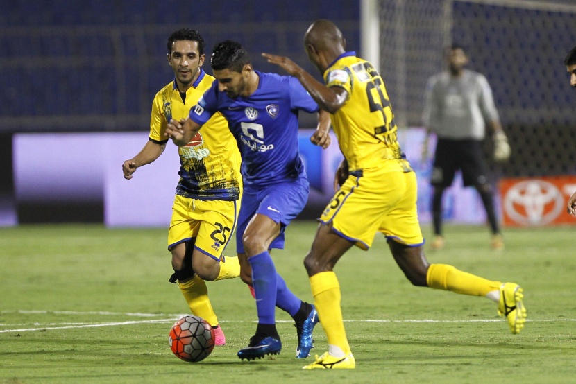 قصة مصورة: الهلال يستعيد صدارة الدوري بالفوز على التعاون