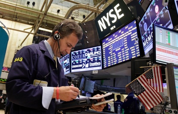 الأسهم الأمريكية تفتح مرتفعة قبيل بيان مجلس الاحتياطي