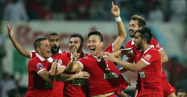 الاتحاد الآسيوي يستفسر عن إلقاء جماهير الهلال لقوارير المياه خلال مباراة الأهلي