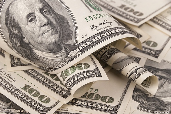 الدولار يقترب من أعلى مستوياته في 12 أسبوعا بعد بيانات