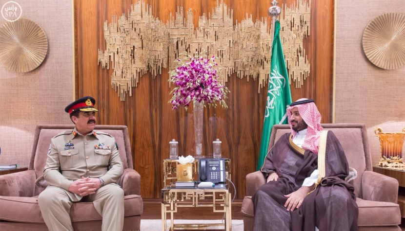 ولي ولي العهد يبحث التعاون العسكري مع قائد الجيش الباكستاني
