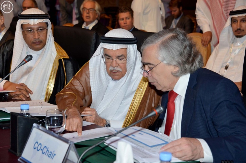 النعيمي: مصادرِ الطاقةِ المتجددةِ مكملة للوقود الأحفوري وليست بديلاً عنه