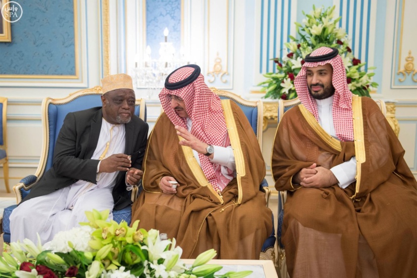 الملك يستقبل رئيس جزر القمر ووزير الخارجية الإماراتي وقائد الجيش الباكستاني