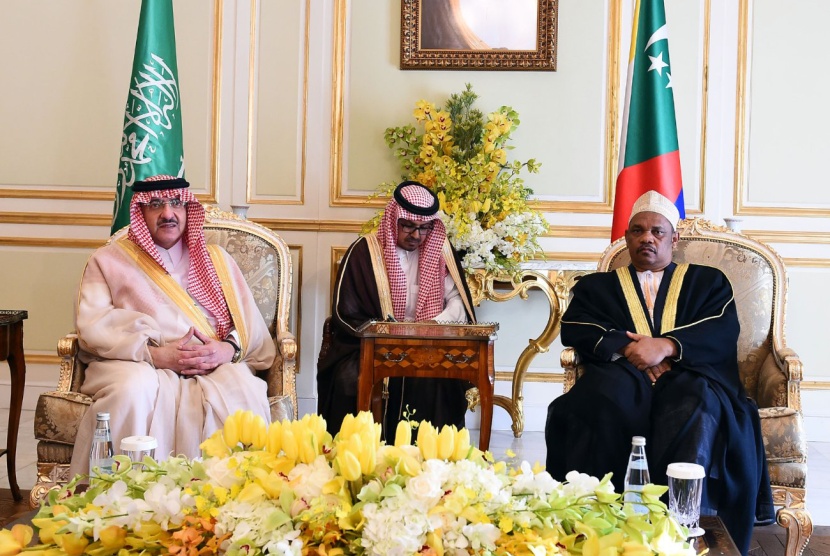ولي العهد يلتقي رئيس جمهورية القمر المتحدة