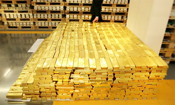 الذهب يهبط لأدنى مستوى في 3 أشهر ويسجل أكبر خسارة أسبوعية منذ منتصف 2013