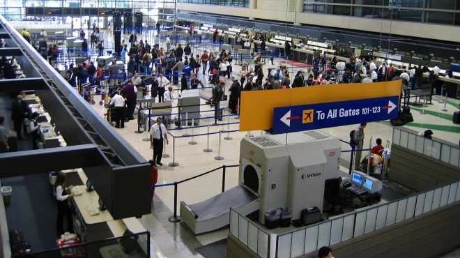نشاط عسكري يجبر مطار لوس انجليس على تحويل مسار الرحلات الليلية