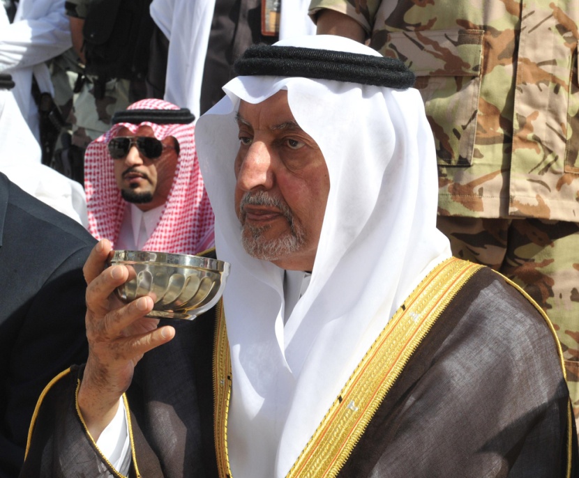 نيابة عن الملك ..  أمير مكة يتشرف بغسل الكعبة المشرفة