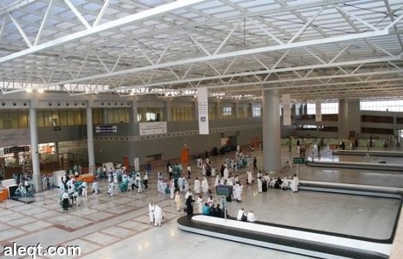 جدة : جمرك المطار يحبط محاولة آسيوية لتهريب زجاجات خمر