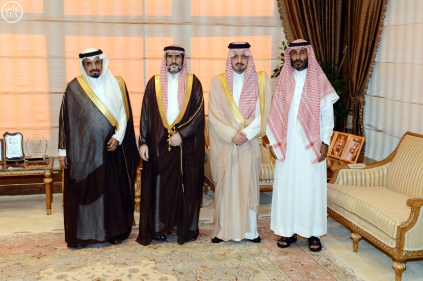 أمير منطقة عسير يستقبل سعيد آل نعير المتنازل عن قاتل ابنه