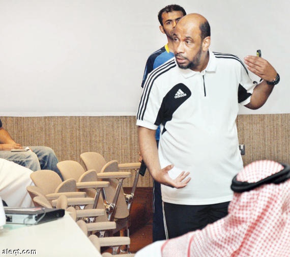 رئيس لجنة الحكام يطالب بالدعم لتحقيق الأفضل