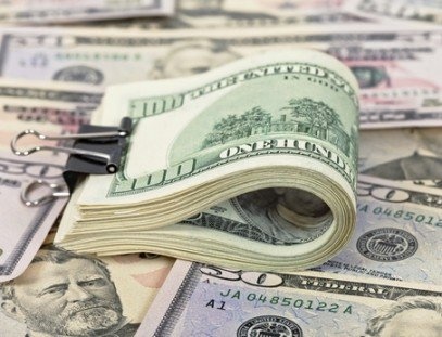الدولار يقترب من أعلى مستوى في 7 أشهر بفضل توقعات الفائدة