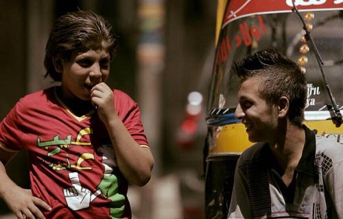 توك توك.. فيلم عن صبيان يقودون عربات ركاب صغيرة لإعالة أسرهم في قاع المجتمع