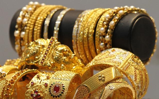 الذهب يرتفع إلى 1095 دولارا للأوقية بعد هجمات باريس