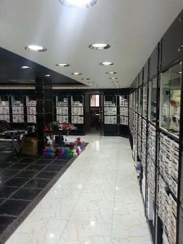 "التجارة" تكشف مواطنًا تستر على وافد لإدارة 10 محال ساعات