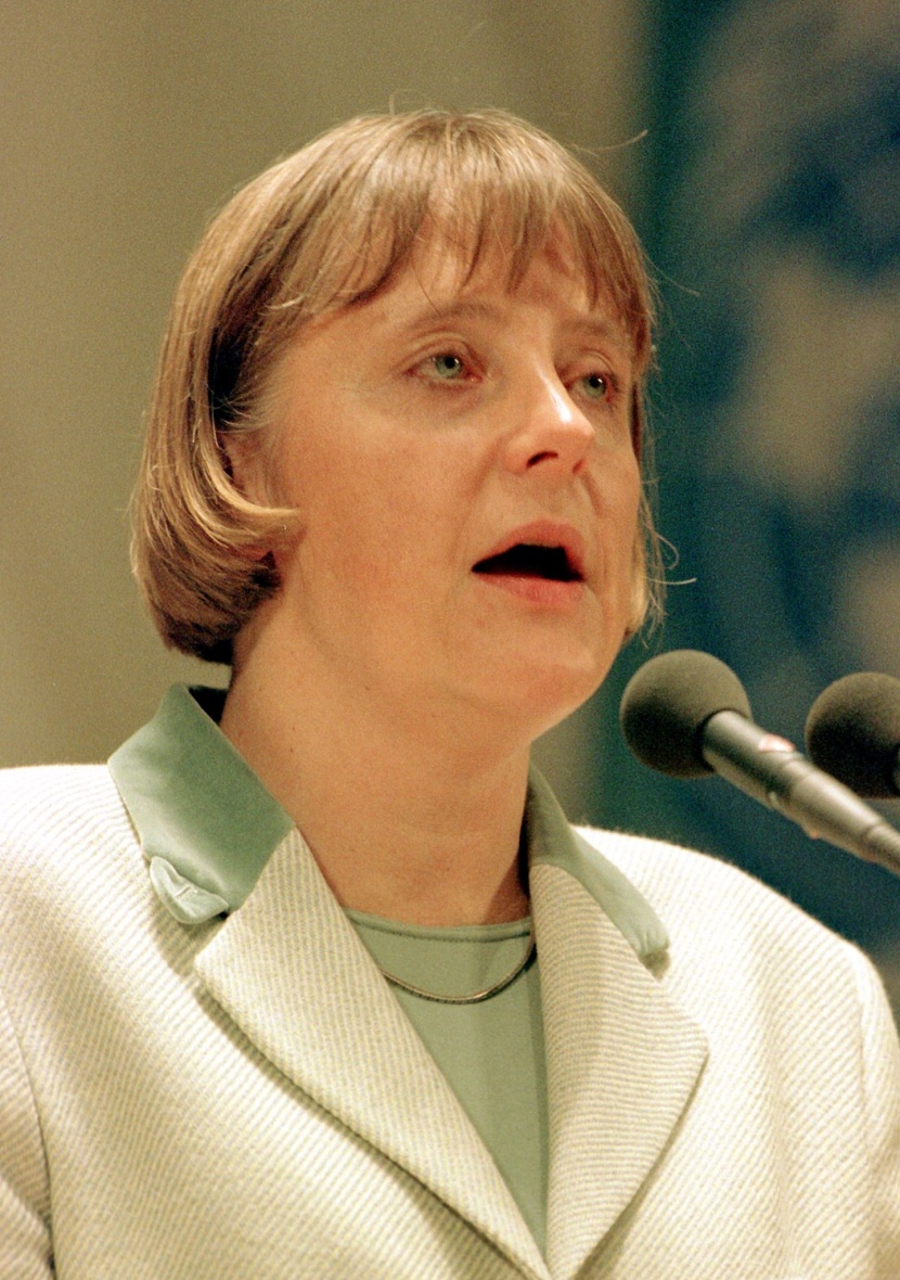 قصة مصورة: "الملكة" ميركل .. 10 سنوات في السلطة