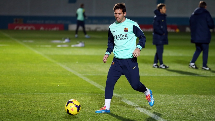 ميسي يكمل ثلاثي هجوم لبرشلونة قبل مواجهة ريال مدريد
