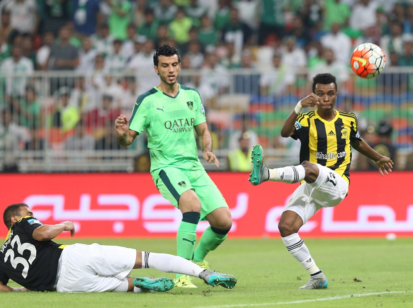 الأهلي يحسم "ديربي جدة" ويواصل ملاحقة الهلال
