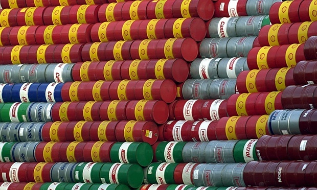 النفط الأمريكي يهبط أكثر من 3% بسبب الدولار ووفرة المعروض