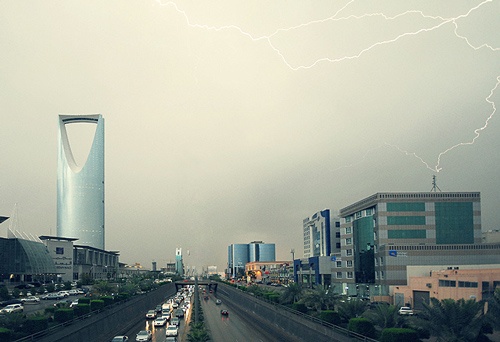 توقعات بهطول أمطار  على الشرقية و الرياض و القصيم و الحدود الشمالية و المدينة و مكة