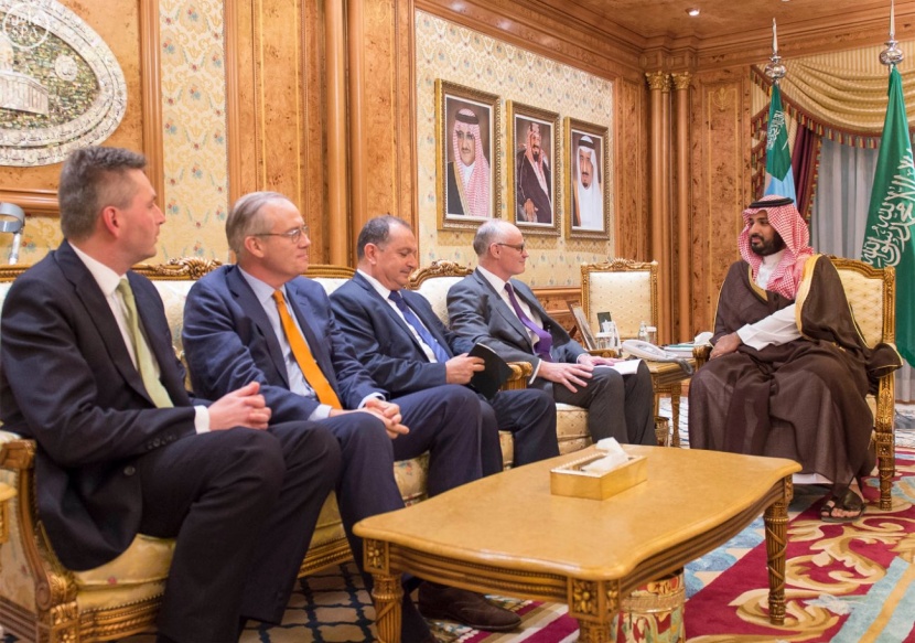 ولي ولي العهد يجتمع مع رئيس لجنة الشؤون الخارجية بالبرلمان البريطاني