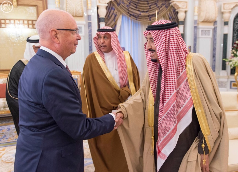 الملك يستقبل الرئيس التنفيذي مؤسس المنتدى الاقتصادي العالمي