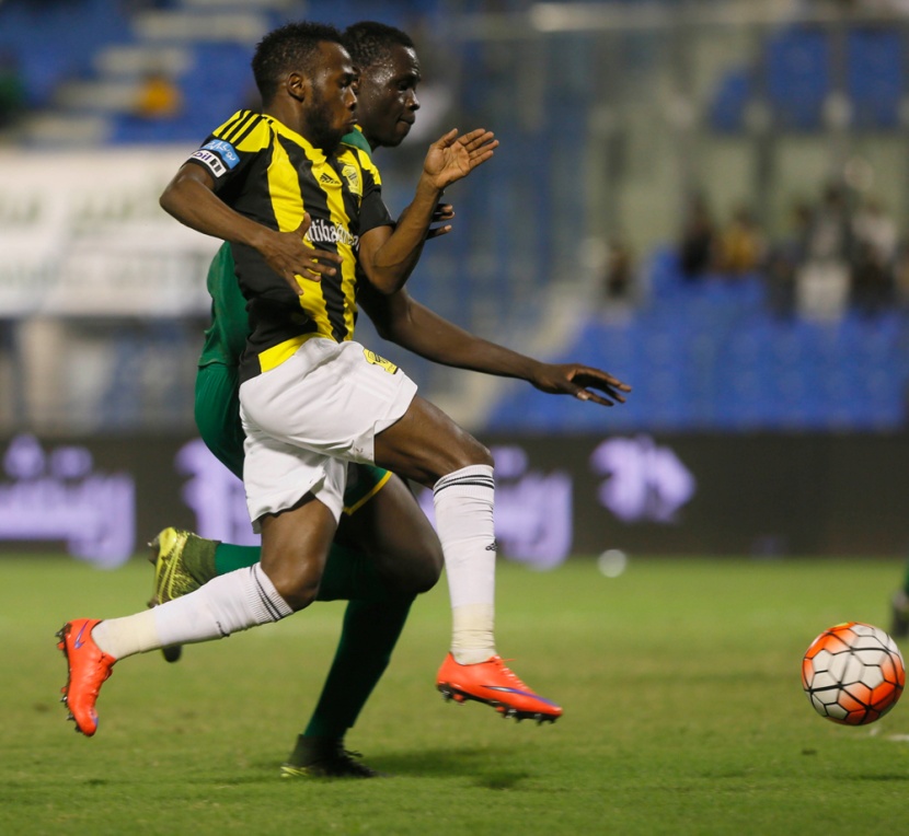 الهلال يطير بالصدارة .. والاتحاد يتعثر