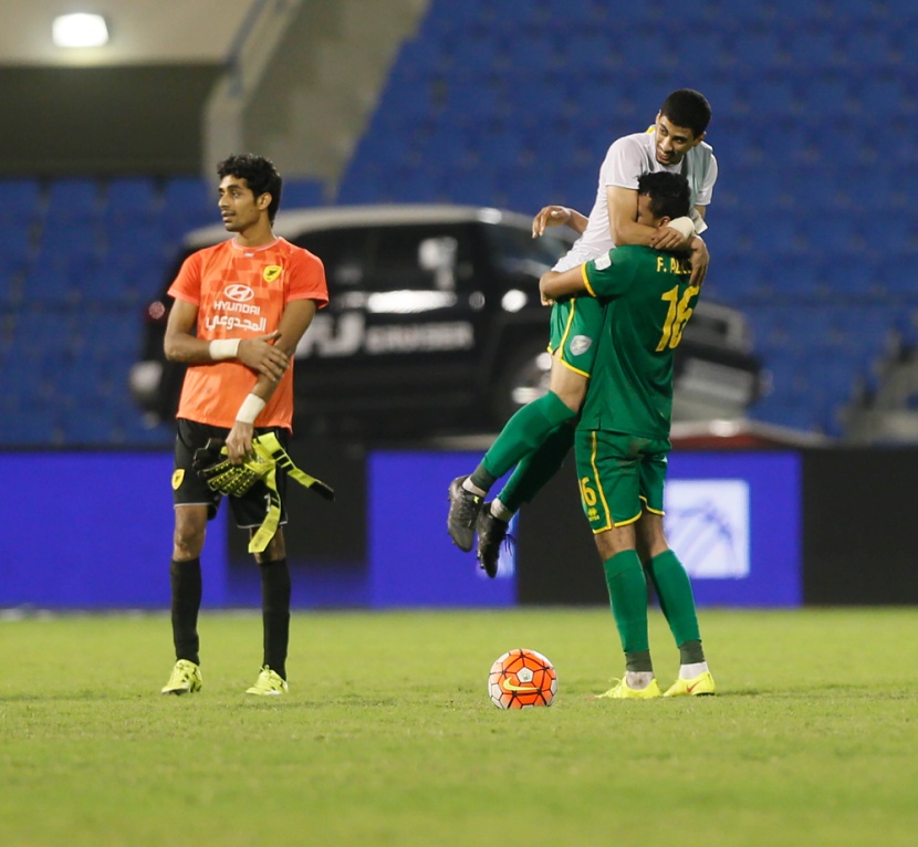 الهلال يطير بالصدارة .. والاتحاد يتعثر