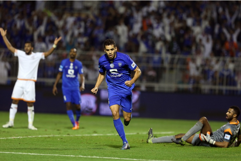 الهلال يطير بالصدارة .. والاتحاد يتعثر