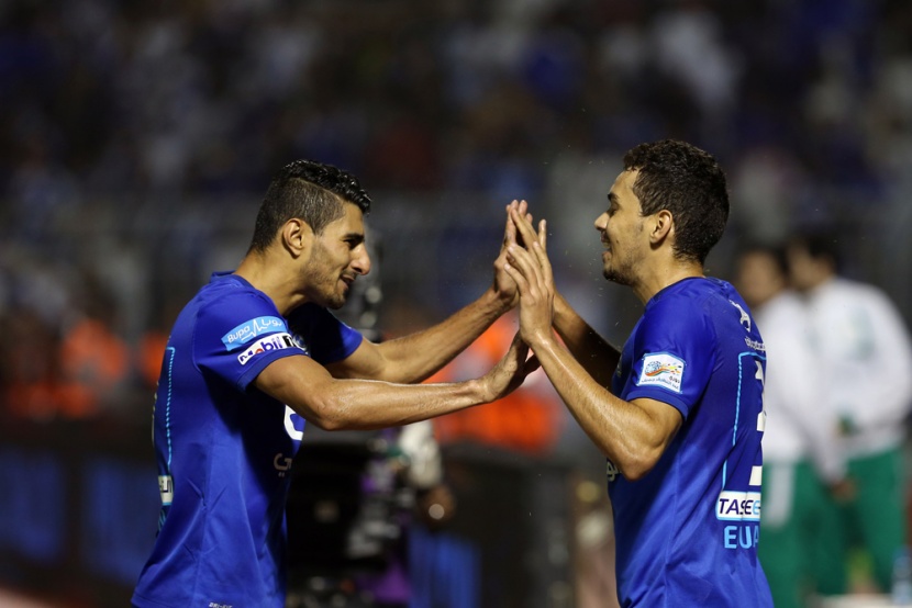 الهلال يطير بالصدارة .. والاتحاد يتعثر
