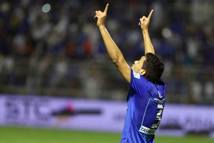 الهلال يطير بالصدارة .. والاتحاد يتعثر