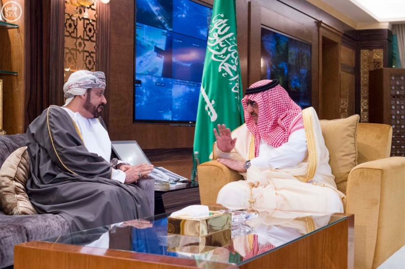 ولي العهد يبحث مع وزير الداخلية العُماني أوجه العلاقات الثنائية بين البلدين