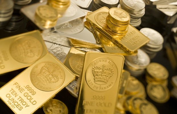 الذهب يتجه لأكبر هبوط شهري في عامين ونصف وسط احتمال رفع الفائدة الأمريكية