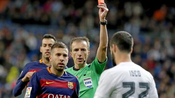 برشلونة يرفع شكوى على محللين موالين لريال مدريد
