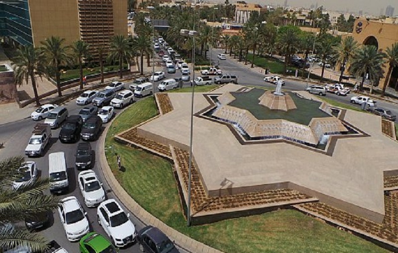 بعد حادث داخل حي السفارات الجبير يطمئن على صحة سفير كينيا