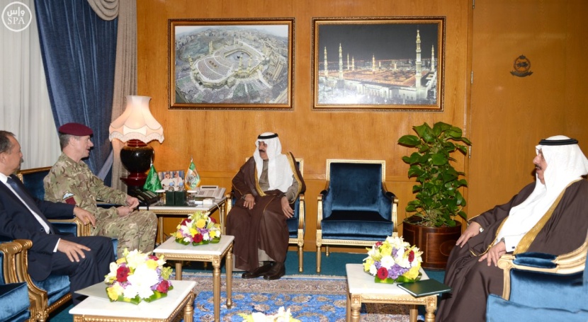 متعب بن عبدالله بلتقي كبير المستشارين العسكريين البريطانيين لشئون الشرق الأوسط