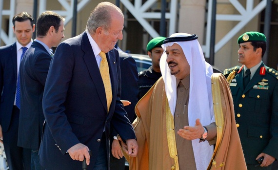ملك أسبانيا السابق يغادر الرياض